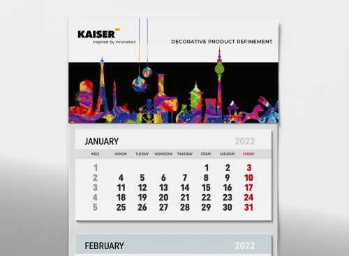 Farben­frohe Skyline als Blick­fang für Dreimonatskalender